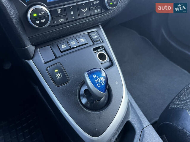 Білий Тойота Ауріс, об'ємом двигуна 1.8 л та пробігом 226 тис. км за 11499 $, фото 29 на Automoto.ua