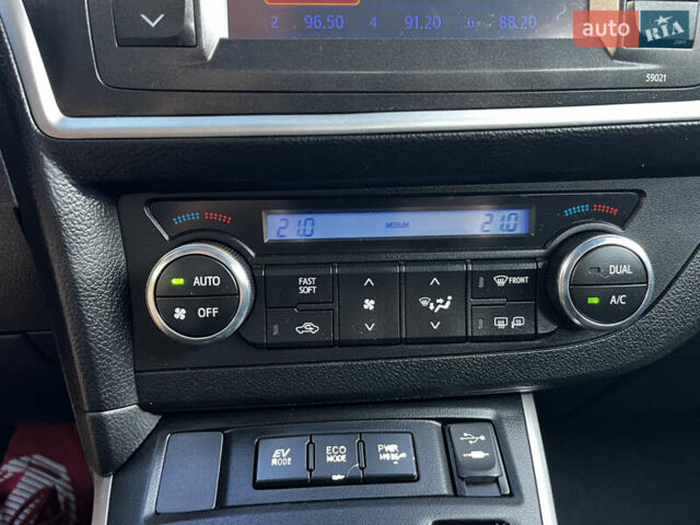 Белый Тойота Аурис, объемом двигателя 1.8 л и пробегом 226 тыс. км за 11599 $, фото 27 на Automoto.ua