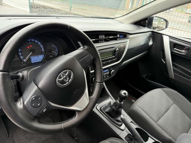 Білий Тойота Ауріс, об'ємом двигуна 1.6 л та пробігом 187 тис. км за 8500 $, фото 2 на Automoto.ua