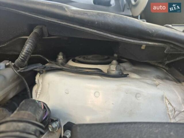 Белый Тойота Аурис, объемом двигателя 1.6 л и пробегом 97 тыс. км за 13500 $, фото 63 на Automoto.ua
