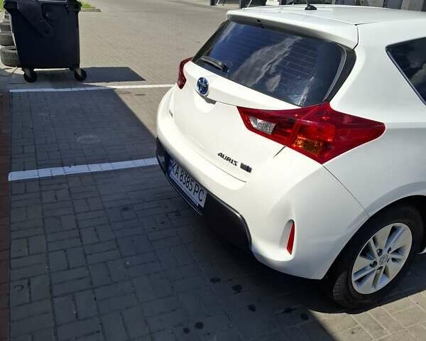 Білий Тойота Ауріс, об'ємом двигуна 1.8 л та пробігом 197 тис. км за 11600 $, фото 3 на Automoto.ua