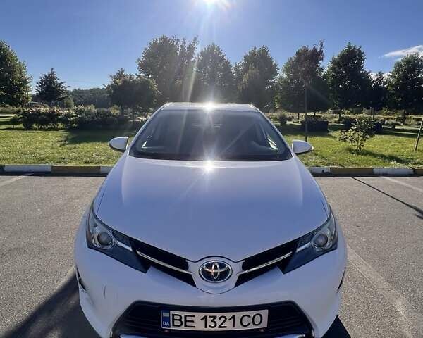Белый Тойота Аурис, объемом двигателя 1.8 л и пробегом 299 тыс. км за 13600 $, фото 2 на Automoto.ua