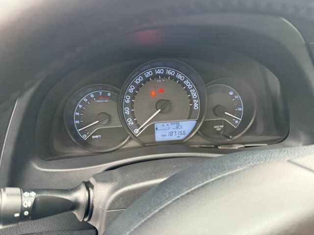 Білий Тойота Ауріс, об'ємом двигуна 1.6 л та пробігом 187 тис. км за 8500 $, фото 4 на Automoto.ua