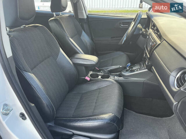 Белый Тойота Аурис, объемом двигателя 1.8 л и пробегом 226 тыс. км за 11599 $, фото 35 на Automoto.ua