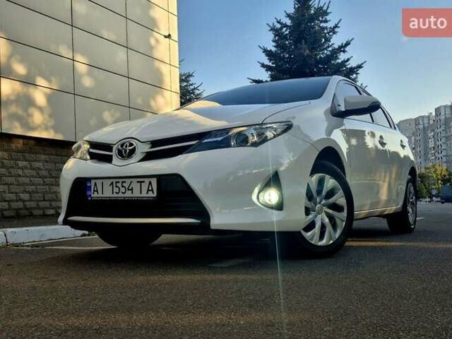 Белый Тойота Аурис, объемом двигателя 1.6 л и пробегом 97 тыс. км за 13500 $, фото 72 на Automoto.ua