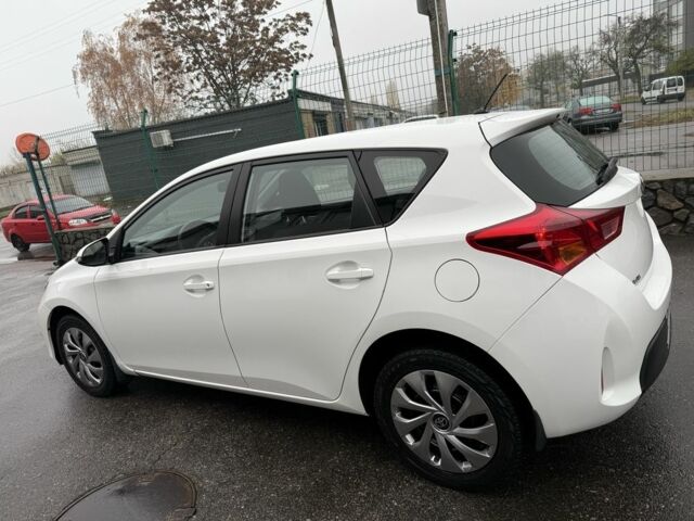 Білий Тойота Ауріс, об'ємом двигуна 1.6 л та пробігом 187 тис. км за 8500 $, фото 21 на Automoto.ua