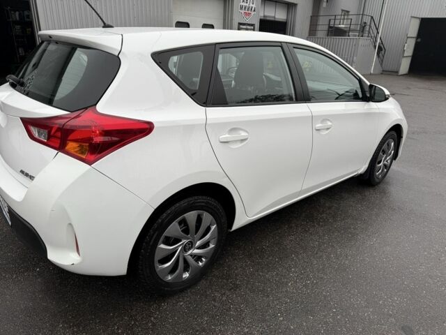 Білий Тойота Ауріс, об'ємом двигуна 1.6 л та пробігом 187 тис. км за 8500 $, фото 13 на Automoto.ua