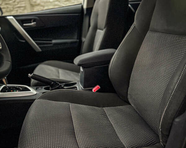 Белый Тойота Аурис, объемом двигателя 1.6 л и пробегом 121 тыс. км за 13750 $, фото 14 на Automoto.ua