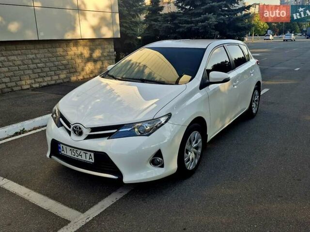 Белый Тойота Аурис, объемом двигателя 1.6 л и пробегом 97 тыс. км за 13500 $, фото 5 на Automoto.ua