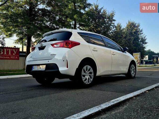 Белый Тойота Аурис, объемом двигателя 1.6 л и пробегом 97 тыс. км за 13500 $, фото 16 на Automoto.ua