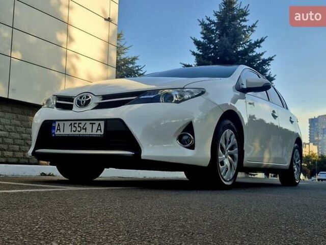 Белый Тойота Аурис, объемом двигателя 1.6 л и пробегом 97 тыс. км за 13500 $, фото 7 на Automoto.ua