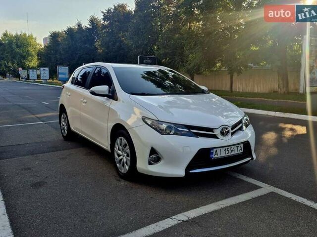 Белый Тойота Аурис, объемом двигателя 1.6 л и пробегом 97 тыс. км за 13500 $, фото 14 на Automoto.ua