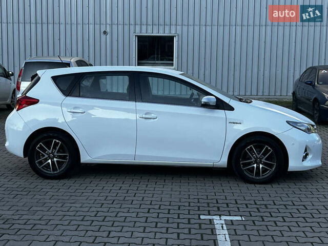 Белый Тойота Аурис, объемом двигателя 1.8 л и пробегом 226 тыс. км за 11599 $, фото 5 на Automoto.ua