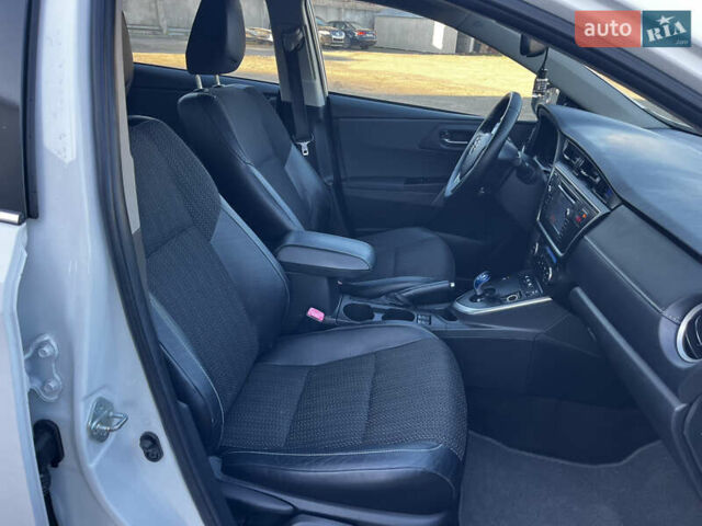 Белый Тойота Аурис, объемом двигателя 1.8 л и пробегом 226 тыс. км за 11650 $, фото 40 на Automoto.ua