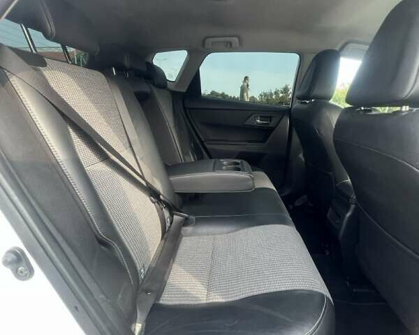 Белый Тойота Аурис, объемом двигателя 1.8 л и пробегом 299 тыс. км за 13600 $, фото 23 на Automoto.ua