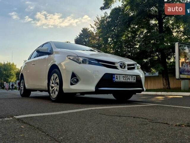 Белый Тойота Аурис, объемом двигателя 1.6 л и пробегом 97 тыс. км за 13500 $, фото 11 на Automoto.ua
