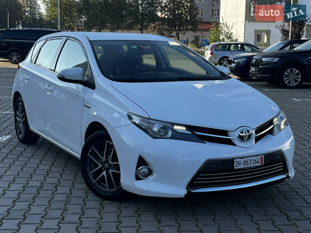 Белый Тойота Аурис, объемом двигателя 1.8 л и пробегом 226 тыс. км за 11899 $, фото 1 на Automoto.ua
