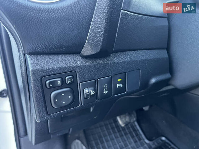 Белый Тойота Аурис, объемом двигателя 1.8 л и пробегом 226 тыс. км за 11499 $, фото 23 на Automoto.ua