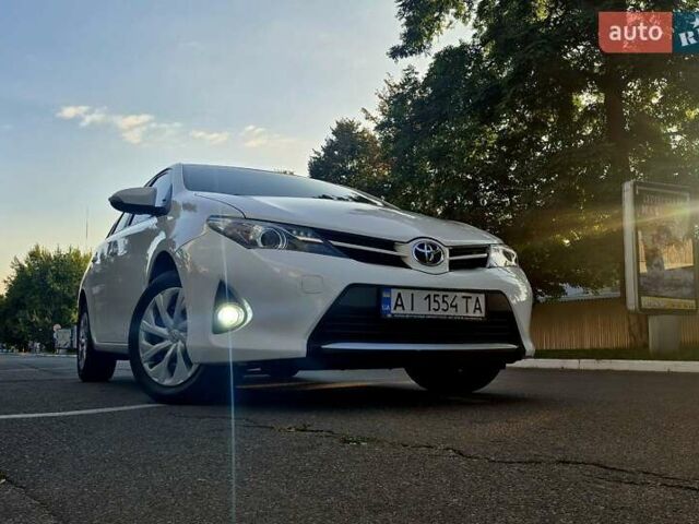Белый Тойота Аурис, объемом двигателя 1.6 л и пробегом 97 тыс. км за 13500 $, фото 75 на Automoto.ua
