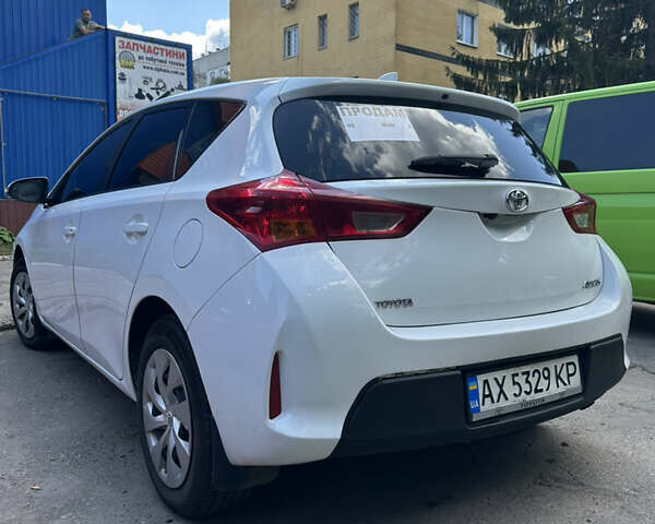 Белый Тойота Аурис, объемом двигателя 1.6 л и пробегом 195 тыс. км за 8100 $, фото 3 на Automoto.ua