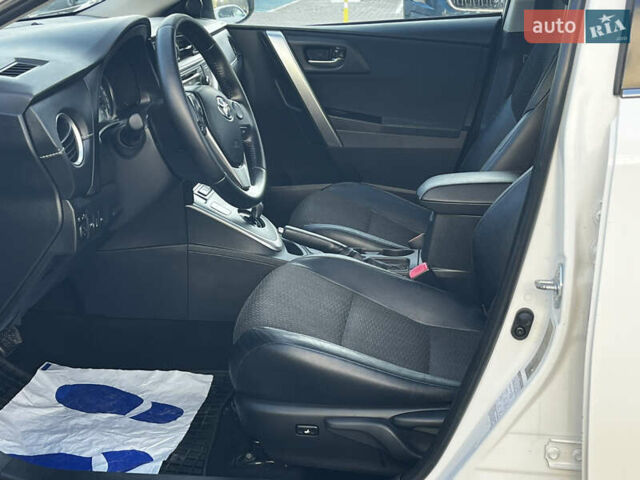 Белый Тойота Аурис, объемом двигателя 1.8 л и пробегом 226 тыс. км за 11599 $, фото 18 на Automoto.ua