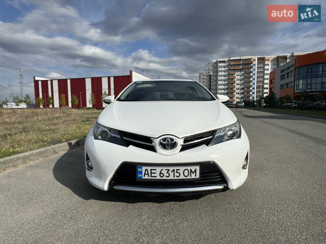 Білий Тойота Ауріс, об'ємом двигуна 1.6 л та пробігом 188 тис. км за 11199 $, фото 4 на Automoto.ua