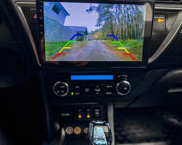 Белый Тойота Аурис, объемом двигателя 1.6 л и пробегом 121 тыс. км за 13750 $, фото 25 на Automoto.ua