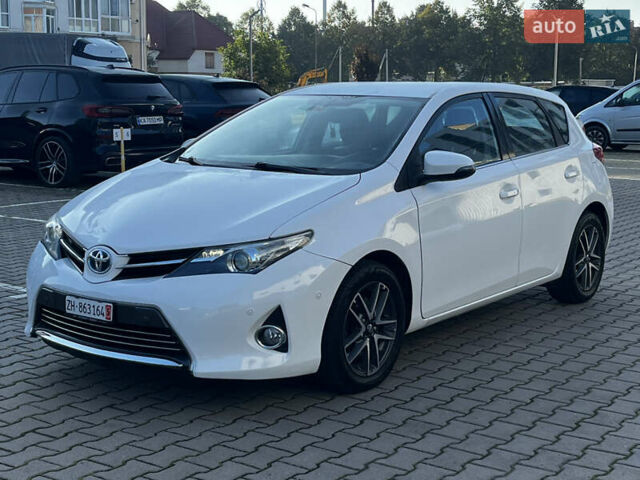 Белый Тойота Аурис, объемом двигателя 1.8 л и пробегом 226 тыс. км за 11899 $, фото 2 на Automoto.ua