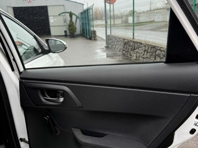 Білий Тойота Ауріс, об'ємом двигуна 1.6 л та пробігом 187 тис. км за 8500 $, фото 16 на Automoto.ua