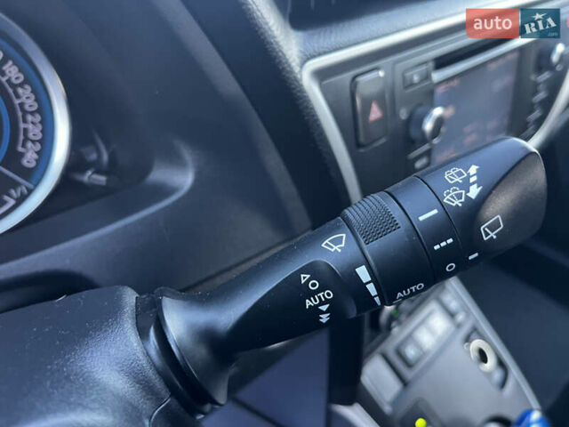 Білий Тойота Ауріс, об'ємом двигуна 1.8 л та пробігом 226 тис. км за 11599 $, фото 41 на Automoto.ua