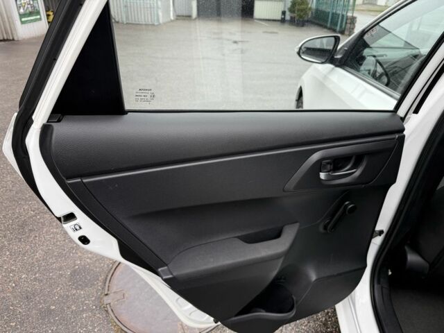 Білий Тойота Ауріс, об'ємом двигуна 1.6 л та пробігом 187 тис. км за 8500 $, фото 11 на Automoto.ua