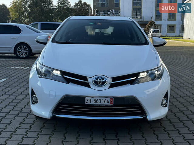 Белый Тойота Аурис, объемом двигателя 1.8 л и пробегом 226 тыс. км за 11899 $, фото 3 на Automoto.ua