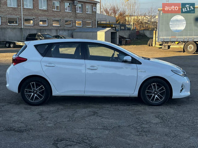 Білий Тойота Ауріс, об'ємом двигуна 1.8 л та пробігом 226 тис. км за 11599 $, фото 4 на Automoto.ua