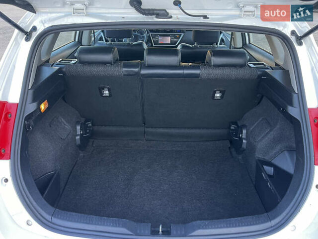 Білий Тойота Ауріс, об'ємом двигуна 1.8 л та пробігом 226 тис. км за 11599 $, фото 43 на Automoto.ua