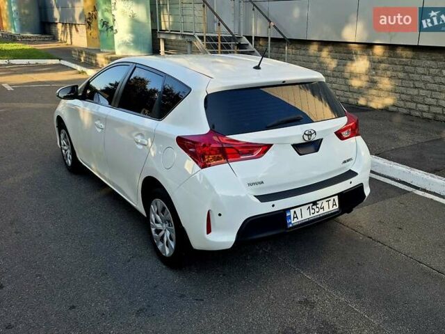 Белый Тойота Аурис, объемом двигателя 1.6 л и пробегом 97 тыс. км за 13500 $, фото 4 на Automoto.ua