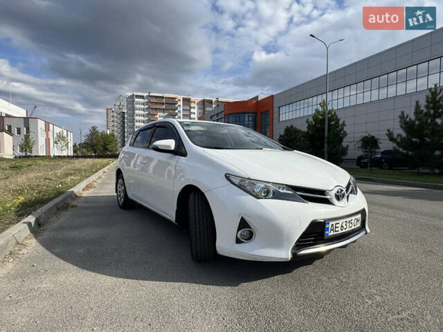 Білий Тойота Ауріс, об'ємом двигуна 1.6 л та пробігом 188 тис. км за 11199 $, фото 3 на Automoto.ua