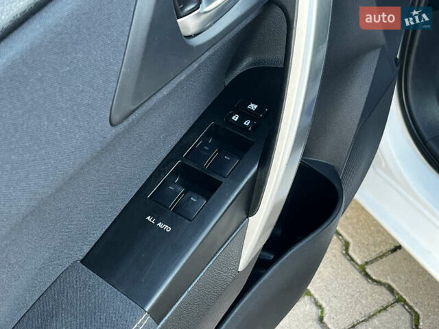 Белый Тойота Аурис, объемом двигателя 1.8 л и пробегом 226 тыс. км за 11599 $, фото 19 на Automoto.ua