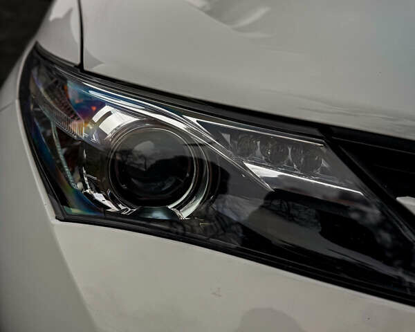 Белый Тойота Аурис, объемом двигателя 1.6 л и пробегом 121 тыс. км за 13750 $, фото 11 на Automoto.ua