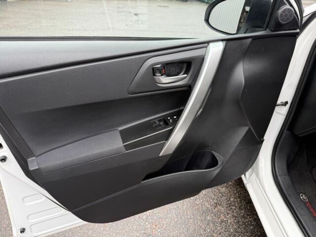 Білий Тойота Ауріс, об'ємом двигуна 1.6 л та пробігом 187 тис. км за 8500 $, фото 9 на Automoto.ua