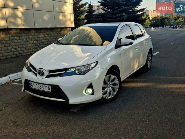 Белый Тойота Аурис, объемом двигателя 1.6 л и пробегом 97 тыс. км за 13500 $, фото 69 на Automoto.ua