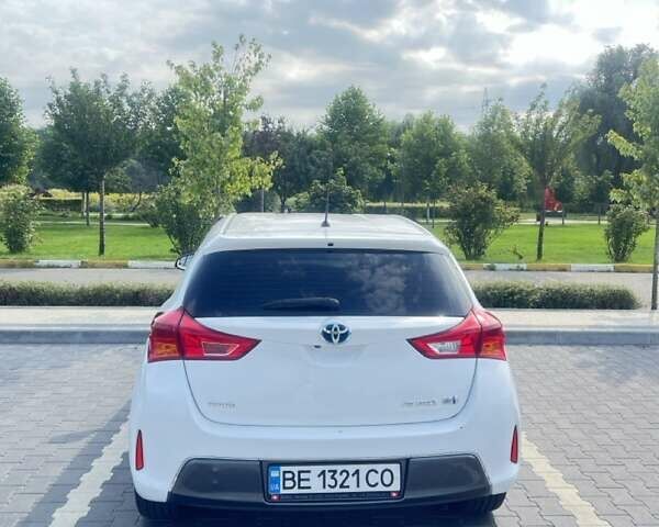 Белый Тойота Аурис, объемом двигателя 1.8 л и пробегом 299 тыс. км за 13600 $, фото 10 на Automoto.ua