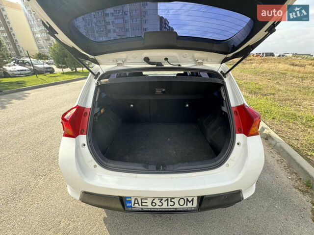 Білий Тойота Ауріс, об'ємом двигуна 1.6 л та пробігом 188 тис. км за 11199 $, фото 5 на Automoto.ua