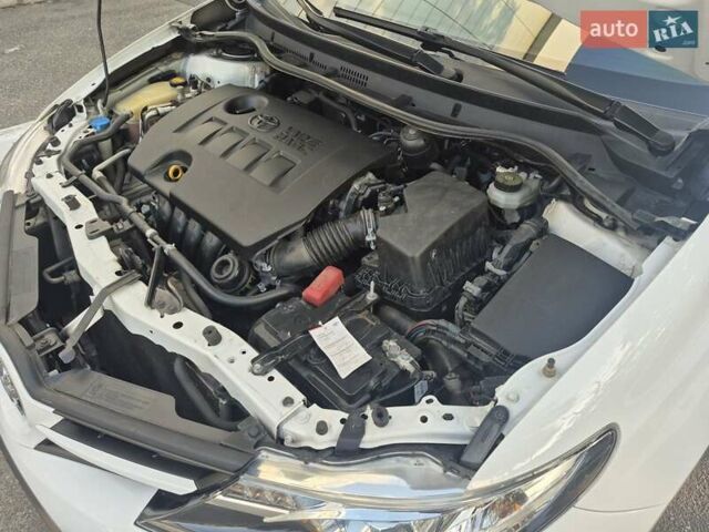 Белый Тойота Аурис, объемом двигателя 1.6 л и пробегом 97 тыс. км за 13500 $, фото 62 на Automoto.ua