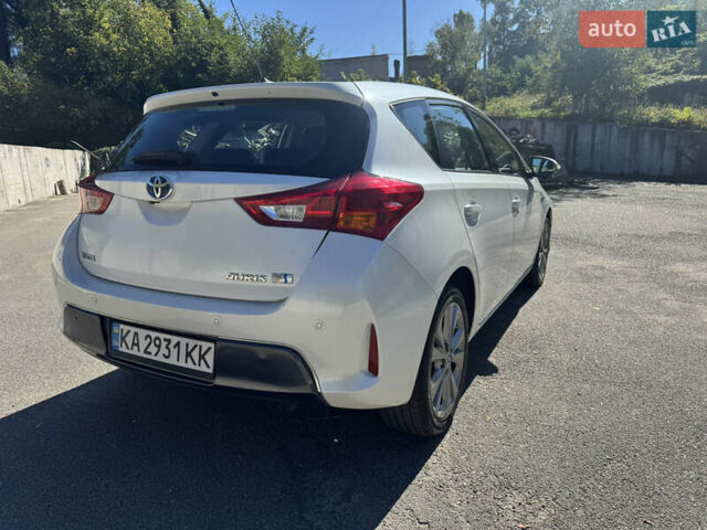 Белый Тойота Аурис, объемом двигателя 1.8 л и пробегом 213 тыс. км за 12999 $, фото 5 на Automoto.ua