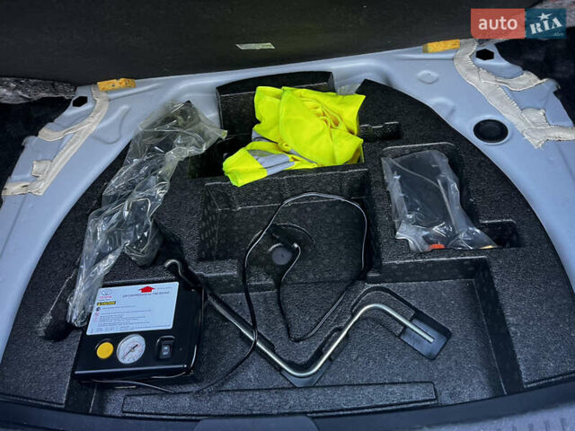 Білий Тойота Ауріс, об'ємом двигуна 1.8 л та пробігом 226 тис. км за 11599 $, фото 44 на Automoto.ua