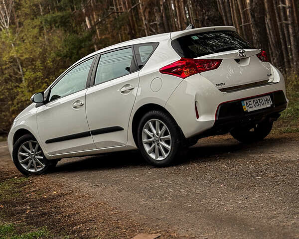 Белый Тойота Аурис, объемом двигателя 1.6 л и пробегом 121 тыс. км за 13750 $, фото 8 на Automoto.ua