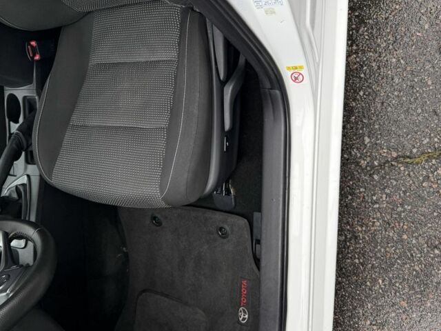 Білий Тойота Ауріс, об'ємом двигуна 1.6 л та пробігом 187 тис. км за 8500 $, фото 8 на Automoto.ua