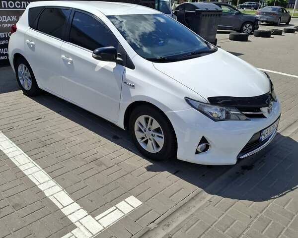 Білий Тойота Ауріс, об'ємом двигуна 1.8 л та пробігом 197 тис. км за 11600 $, фото 1 на Automoto.ua