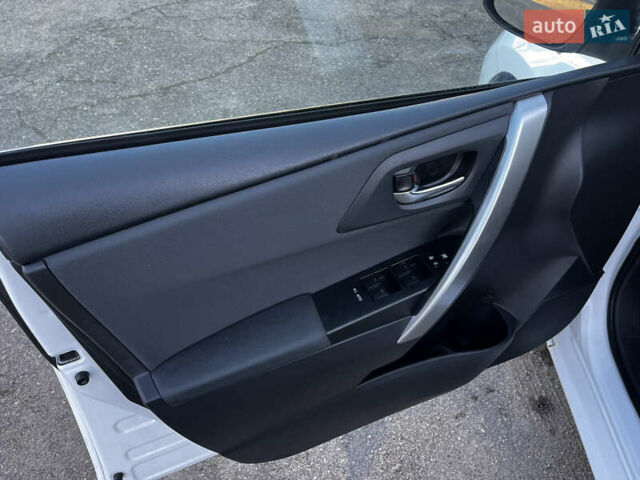 Білий Тойота Ауріс, об'ємом двигуна 1.8 л та пробігом 226 тис. км за 11499 $, фото 20 на Automoto.ua