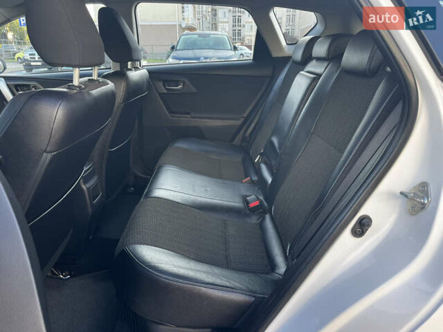 Белый Тойота Аурис, объемом двигателя 1.8 л и пробегом 226 тыс. км за 11499 $, фото 33 на Automoto.ua